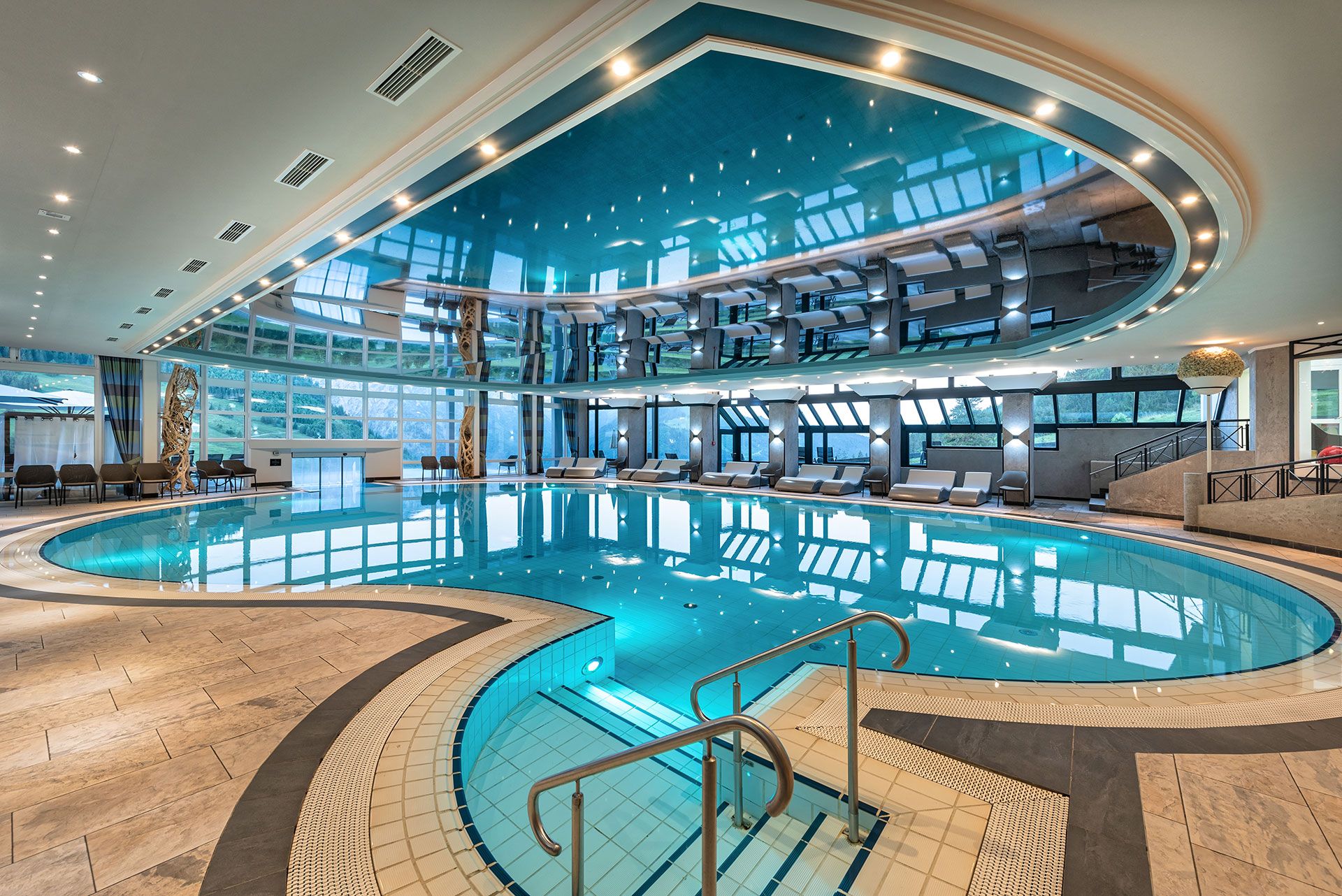 Badelandschaft mit Reifen-Wasserrutsche | Familux Resort Oberjoch